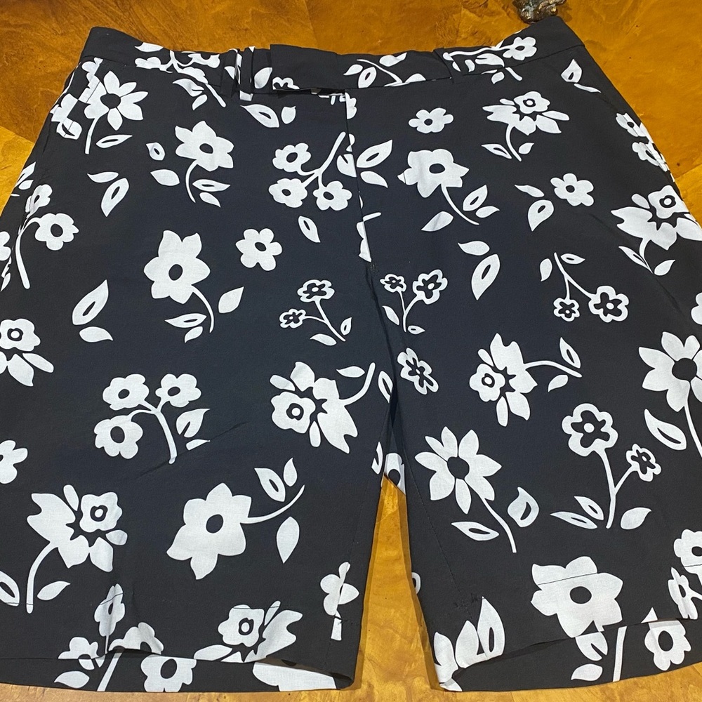 EUC RLX Shorts Flowers sz35